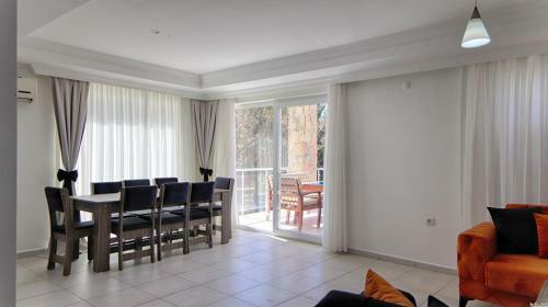 �l�deniz Ovac?k Ta M�stakil Havuzlu Villa