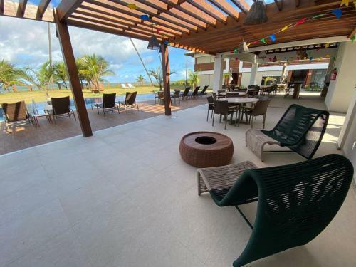 Praia de Itacimirim, P� Na Areia, Piscina