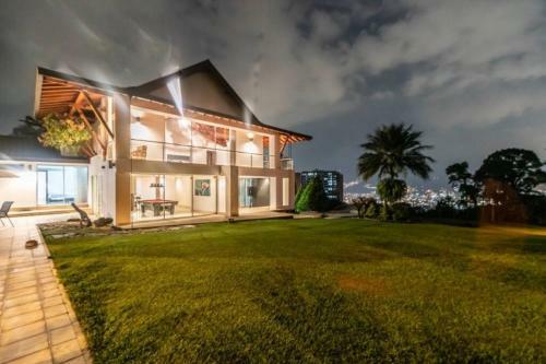 Luxury & Elegance Villa Exclusive In Medellin