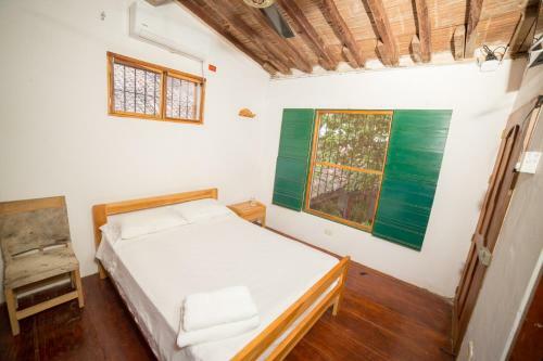 Hostal Casa Serrano - Callej�n de Don Blas Hab. Yaya