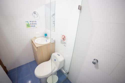 Hostal Casa Serrano - Callej�n de Don Blas Hab. Yaya