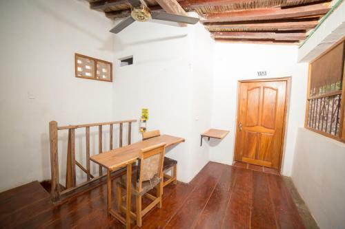 Hostal Casa Serrano - Callej�n de Don Blas Hab. Yaya