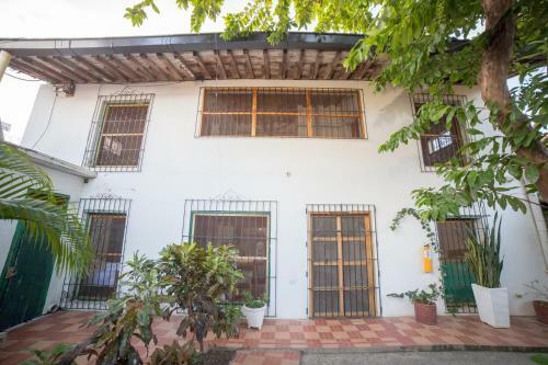 Hostal Casa Serrano - Callej�n de Don Blas Hab. Yaya