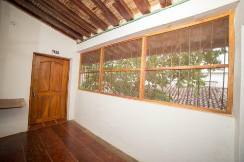 Hostal Casa Serrano - Callej�n de Don Blas Hab. Yaya