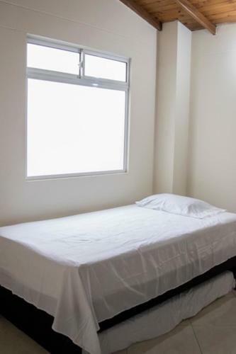 Lovely 3 Bedroom Apartment With Free Parking
