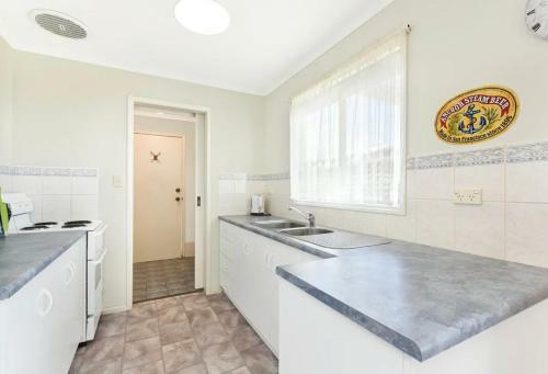 Cosy Shack Close To Surf Beaches, River And Shops
