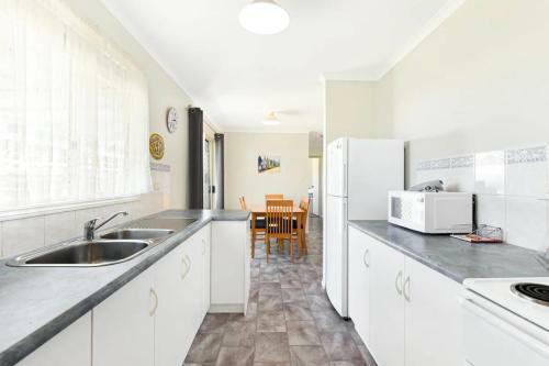 Cosy Shack Close To Surf Beaches, River And Shops