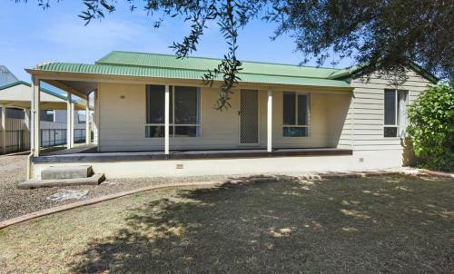 Cosy Shack Close To Surf Beaches, River And Shops