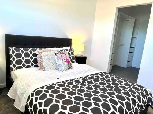 Archies Townhouse 3 Bdrm Sleeps 5 Wifi AC