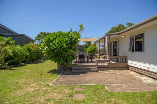 Nest By The Beach - Cooks Beach Holiday Home