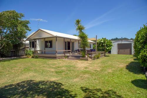 Nest By The Beach - Cooks Beach Holiday Home