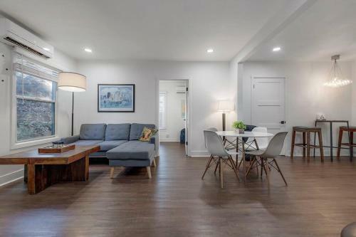 Cheerful 3-bedroom Home With Free Parking