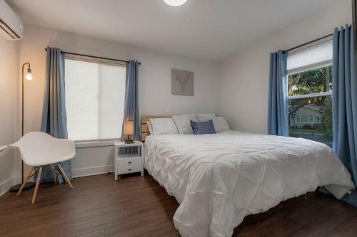 Cheerful 3-bedroom Home With Free Parking