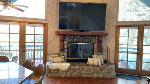 Crestline Luxury All-suite Retreat With Lakeview