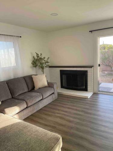 Newly Renovated 4 Bdr Home In Orange County, Ca