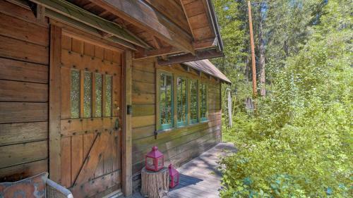 Rustic, Forested Cabin With Wraparound Deck!