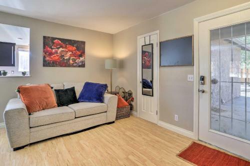 Joshua Tree Escape With Private Yard And Hot Tub!