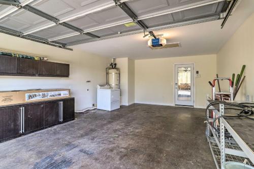 Joshua Tree Escape With Private Yard And Hot Tub!