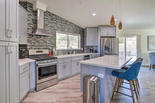 Desert Getaway With Mtn Views Near Joshua Tree!