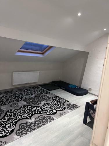 Grande Maison Avec Plusieurs Chambres � Louer