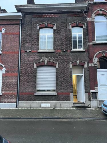 Grande Maison Avec Plusieurs Chambres � Louer
