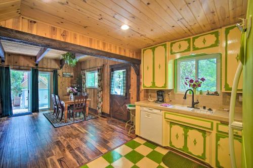 The Sleepy Gnome Cabin - 1940s Mtn Escape!