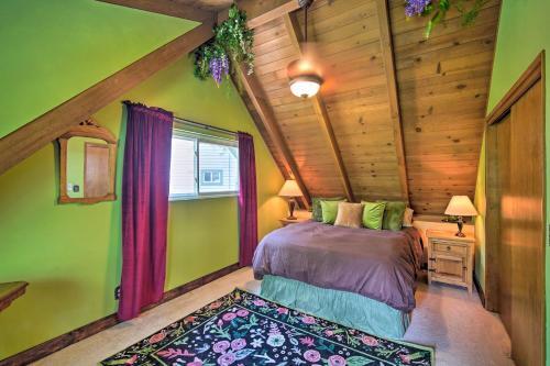 The Sleepy Gnome Cabin - 1940s Mtn Escape!