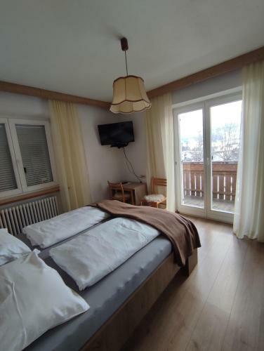 Hostal Garni Hattlerhof B&B