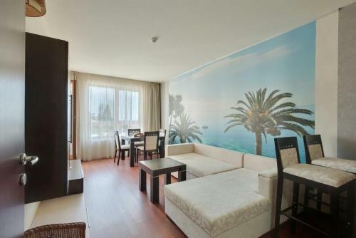 Lovely 1bd Apartment With Pool View In Golden Sands