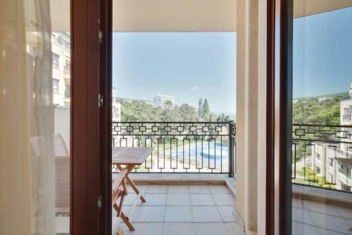 Lovely 1bd Apartment With Pool View In Golden Sands