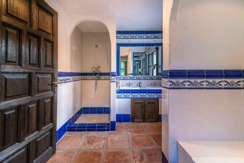 Villa 7 Bedrooms Tropical Castle. Full Privacy. Panoramic Views. Heated Pool