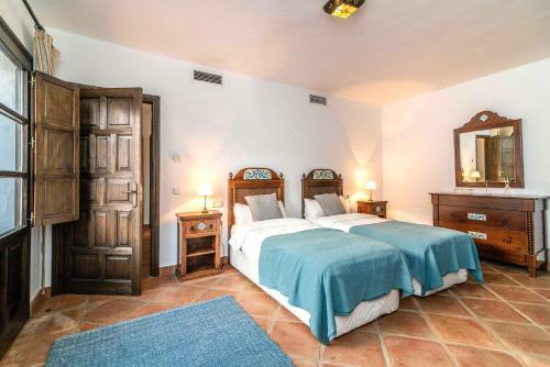 Villa 7 Bedrooms Tropical Castle. Full Privacy. Panoramic Views. Heated Pool