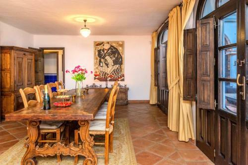 Villa 7 Bedrooms Tropical Castle. Full Privacy. Panoramic Views. Heated Pool