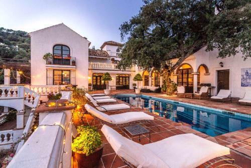 Villa 7 Bedrooms Tropical Castle. Full Privacy. Panoramic Views. Heated Pool
