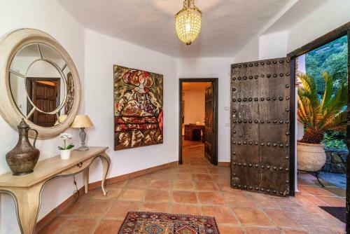 Villa 7 Bedrooms Tropical Castle. Full Privacy. Panoramic Views. Heated Pool