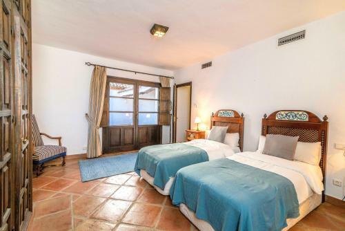Villa 7 Bedrooms Tropical Castle. Full Privacy. Panoramic Views. Heated Pool
