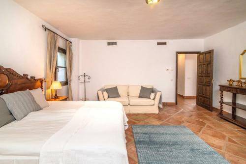 Villa 7 Bedrooms Tropical Castle. Full Privacy. Panoramic Views. Heated Pool