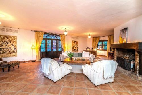Villa 7 Bedrooms Tropical Castle. Full Privacy. Panoramic Views. Heated Pool