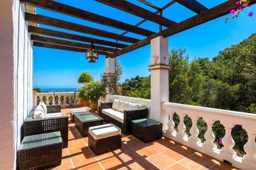 Villa 7 Bedrooms Tropical Castle. Full Privacy. Panoramic Views. Heated Pool