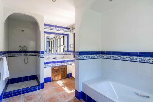 Villa 7 Bedrooms Tropical Castle. Full Privacy. Panoramic Views. Heated Pool