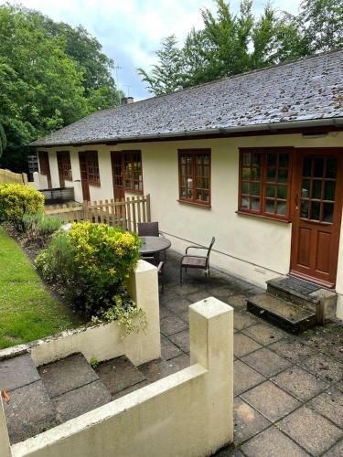 Looking Glass Cottage And Baskerville Retreat Cottage