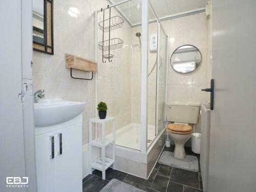 Apartamento New Refurbished 3bed ? City Centre ? Free Parking!