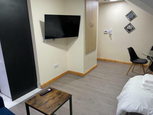 Apartamento City Road Birmingham Studios From Oofy With En-suites