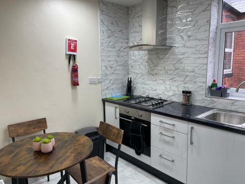 Apartamento City Road Birmingham Studios From Oofy With En-suites