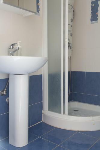 Ground Floor Beachfront Apartment, Fourka