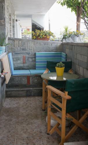 Ground Floor Beachfront Apartment, Fourka