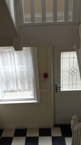 Great Location - Spacious 2 Bed Apartment With Off Road Parking.