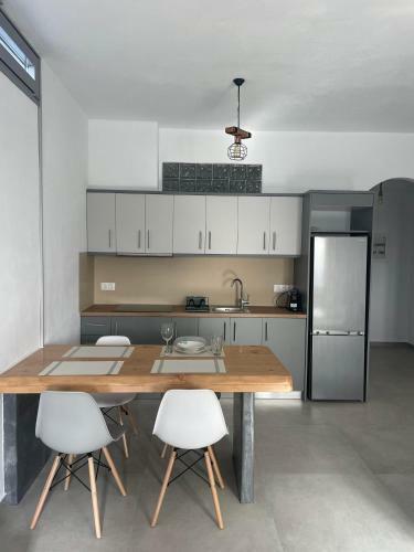 Apartamento Uphill Stoned House With Breathtaking Sunset View.