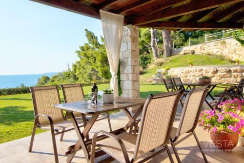Blue Horizon Villa, Amazing Sea & Forest Views