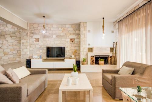 Blue Horizon Villa, Amazing Sea & Forest Views